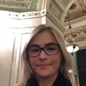 Meet your Posher, Stephanie